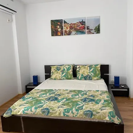 Apartament Rares 2 דירה *